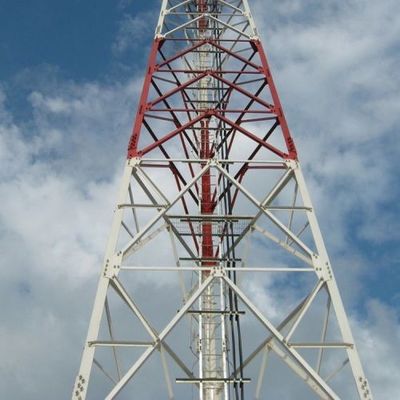 Hot Dip Galvanized tự hỗ trợ tháp vô tuyến 5km Wifi GSM điện thoại vệ tinh Microwave tháp vô tuyến