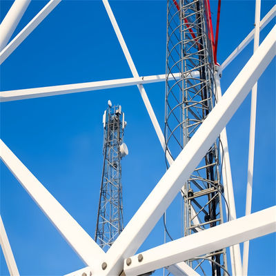 Ba chân đứng tự do Lattice Tháp góc 60 độ Thép Telecom thép thép thép