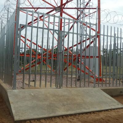 Tháp thép Tháp thép góc 4 chân được thiết kế cho viễn thông có cấu trúc chắc chắn và tuân thủ các quy chuẩn thiết kế quốc tế