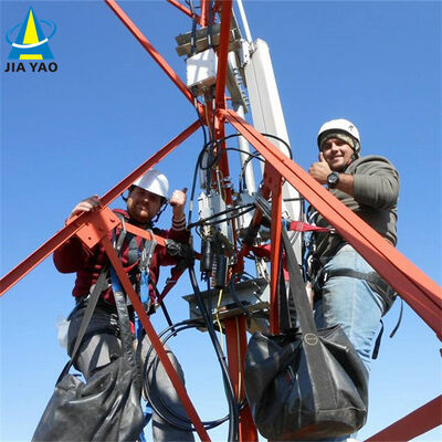 Thân tháp thép góc 3 chân hình tam giác với độ dốc bằng hoặc độ dốc và tiết diện thép góc thay đổi cho truyền thông