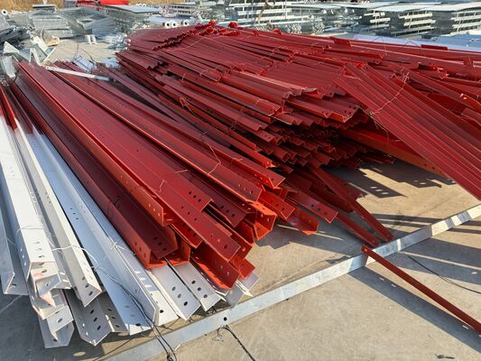 Thân tháp thép góc 3 chân hình tam giác với độ dốc bằng hoặc độ dốc và tiết diện thép góc thay đổi cho truyền thông