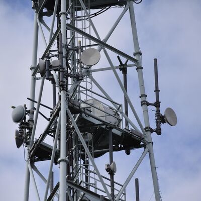 19 29 39M Đa tín hiệu 3 chân Thép mạ kẽm hình ống Tự hỗ trợ Cột vô tuyến vi sóng 5G 4G ngoài trời