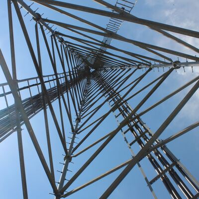 18 28 38M 3 chân thép ống kẽm đa tần số ngoài trời 5G 4G Wifi TV Broadcast Communication Tower