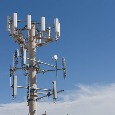 10 16 22M Cột truyền thông nhỏ gọn dạng ống đơn cực tiết kiệm không gian ngoài trời 5G 4G