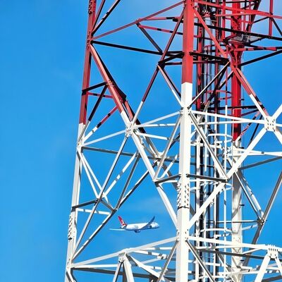 40M 80M Q355 Thép 4 chân tháp viễn thông thép chống gió cho khu vực gió mạnh ven biển