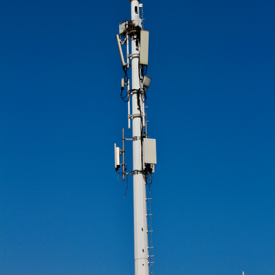 Tháp đơn cực tùy chỉnh màu 36 mét để triển khai 5G tại Công viên trung tâm thành phố