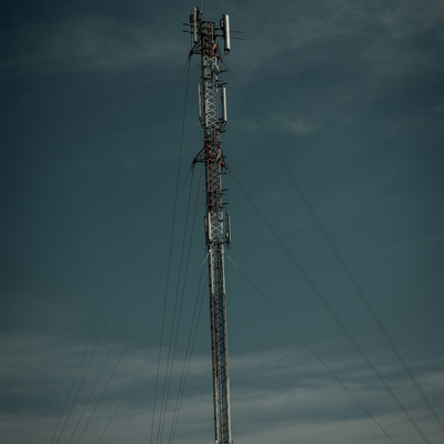 35M Q355 Steel Guyed Tower Light Foundation cho vùng phủ sóng trên diện rộng đồng cỏ